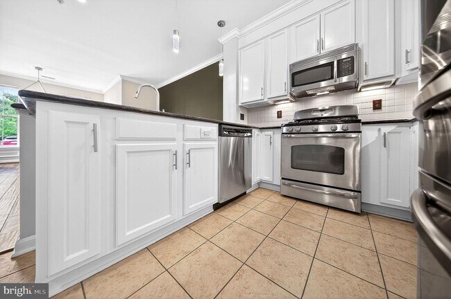 Building Photo - 15825 John Diskin Cir