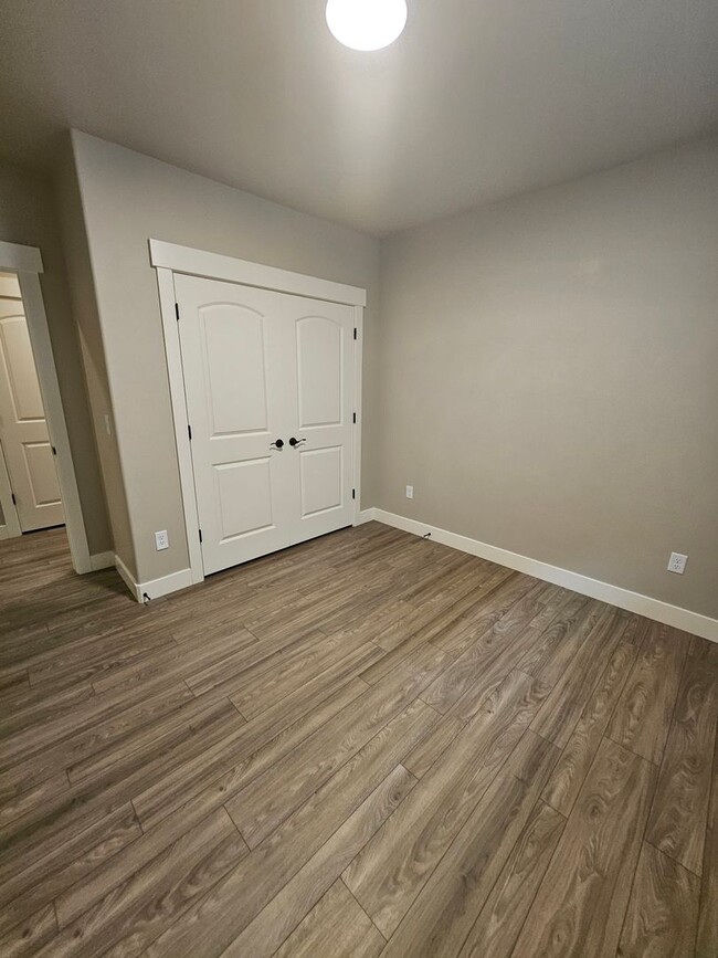 Building Photo - Cute-Modern 2 Bedroom Apt for Rent in Orem...