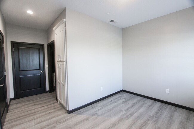 Building Photo - New! Beautiful 1 Bed, 1 Bath Apartment in ...