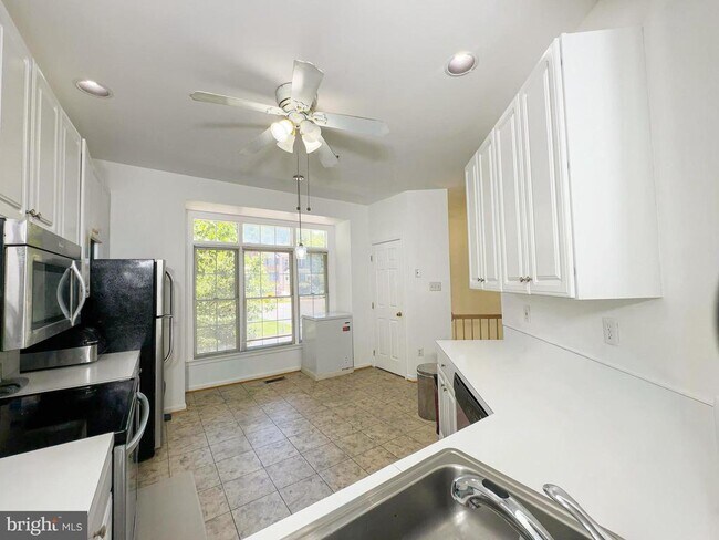 Building Photo - 7822 Quill Point Dr