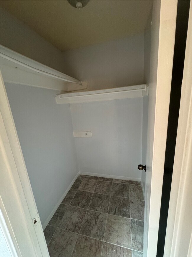 Building Photo - 11922 Sulphur Springs Dr