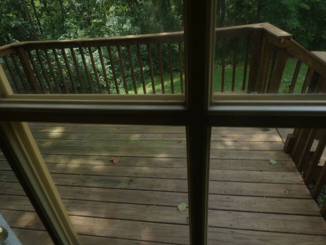 Building Photo - 3 Bed, 2 Bath Duplex