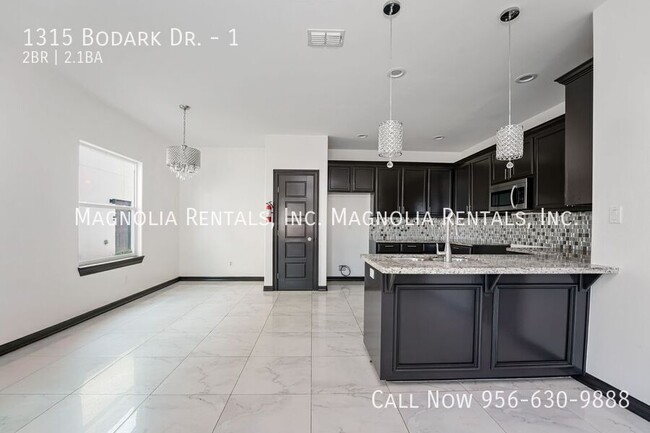 Building Photo - West Oak - 2 Bedroom TownHouse