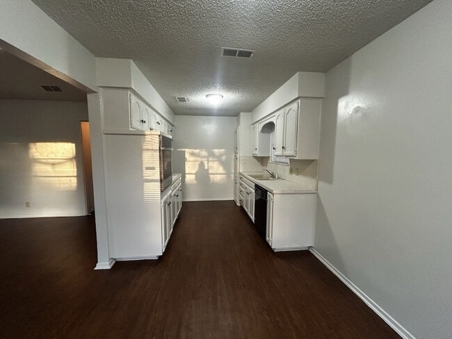 Building Photo - 2716 Sibley Dr