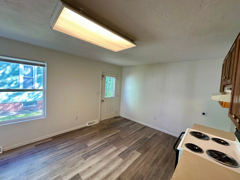 Building Photo - 262 3rd St