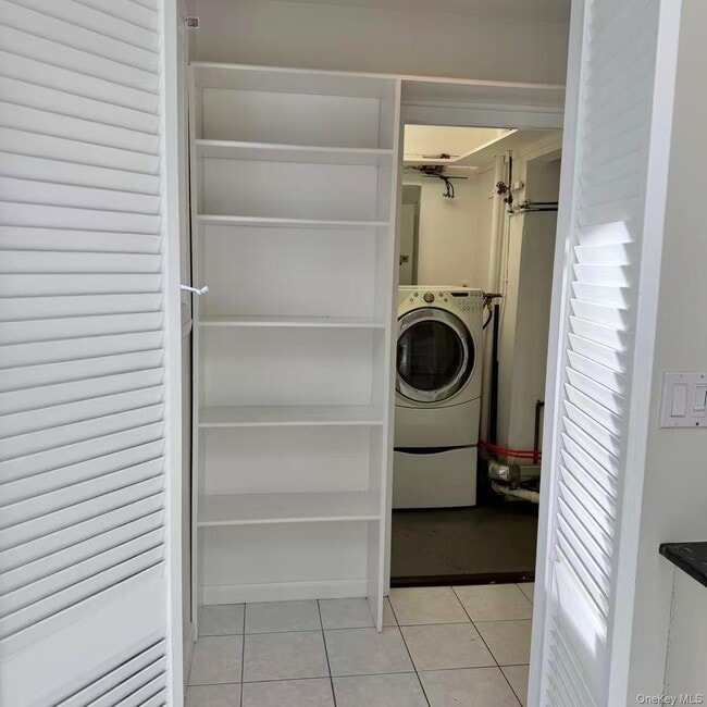 Building Photo - 10 The Spur