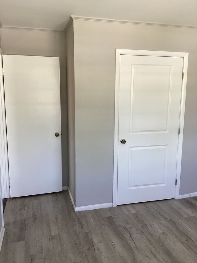 Building Photo - 3 Bedroom Ready for move in!