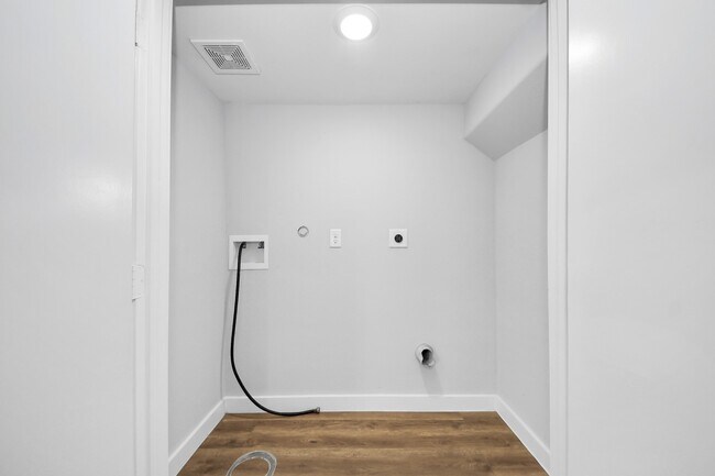 Building Photo - 6609 Bacher St