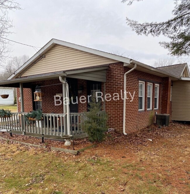 Building Photo - Three Bedroom, Country Setting