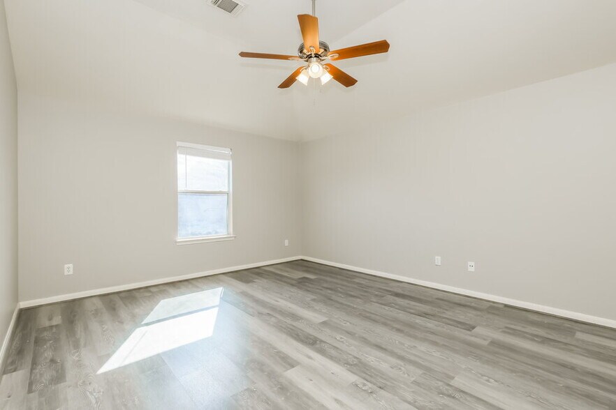 Building Photo - 11747 Elizabeth Ct