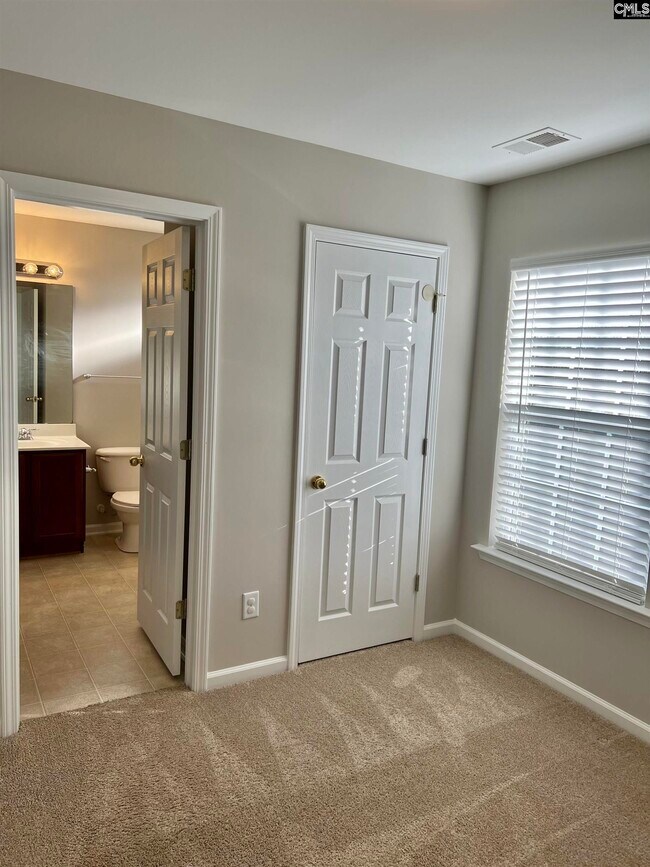 Building Photo - 211 Pinebluff Ct