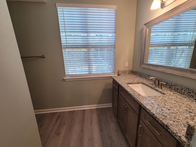Building Photo - Renovated first floor condo with community...