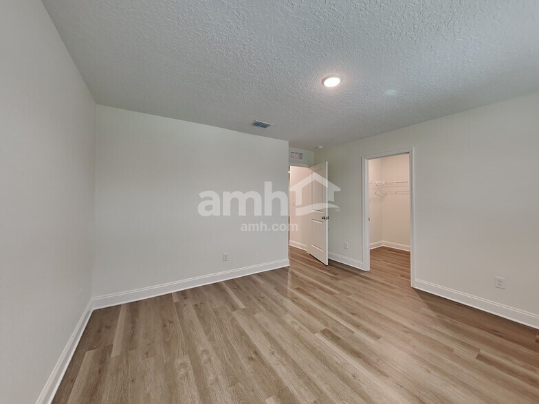 Building Photo - 11655 Hillside Dr