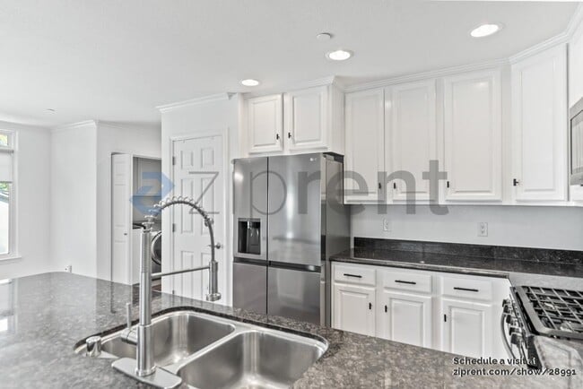 Building Photo - 2213 Rock St