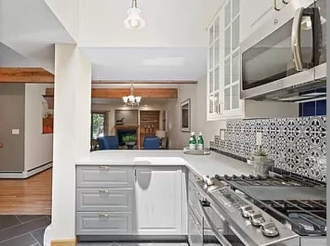 Building Photo - Charming 4-Bedroom Home in Prime Location!