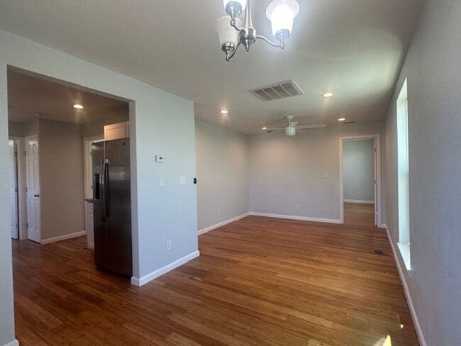 Building Photo - Ready for move in