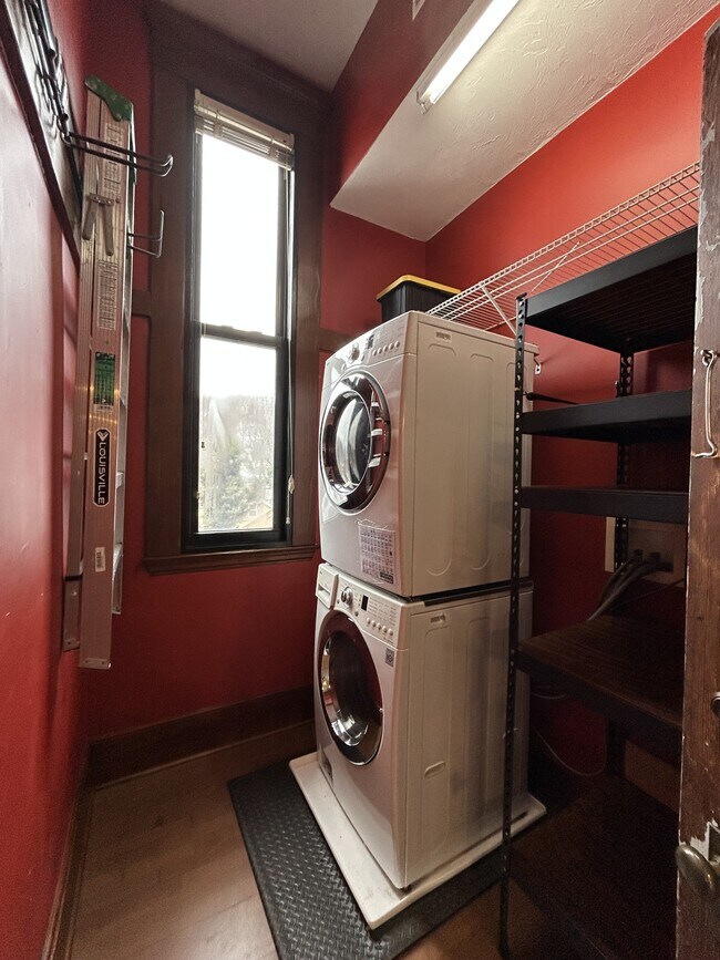 Building Photo - 28 Adams St