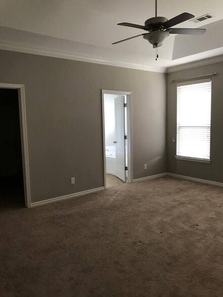 Building Photo - 2622 N Brush Creek Dr