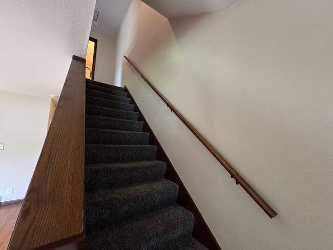 Building Photo - Your new Townhouse Awaits! 3 Bed / 1.5 Bat...