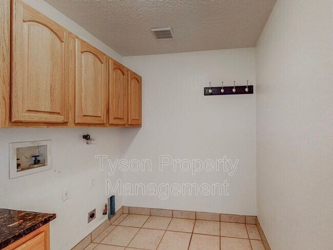 Building Photo - 8705 Silvercrest Ct NW