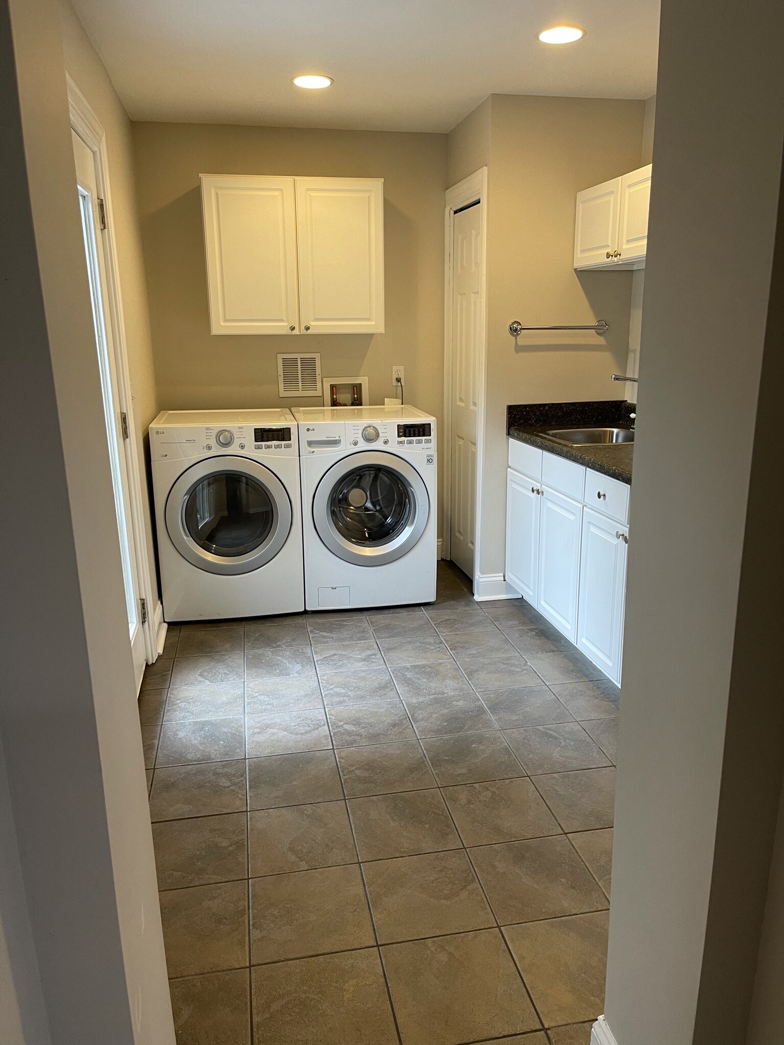 Building Photo - 1532 Ingleside Ave