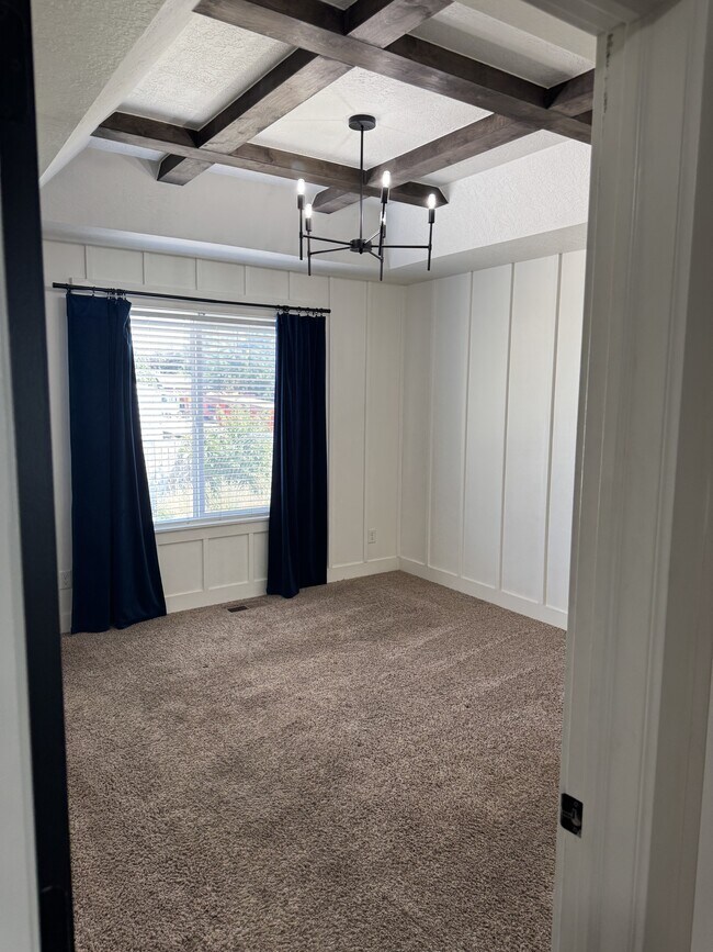 Building Photo - 890 W 110 S