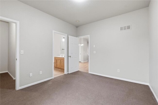 Building Photo - 10337 Parkview Ave