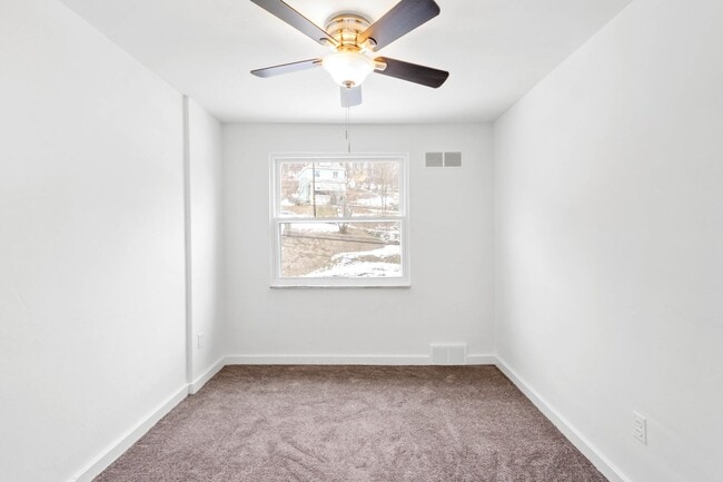 Building Photo - AVAILABLE MAY 1ST! UPDATED THROUGHOUT! 3-bedroom in Beechview!