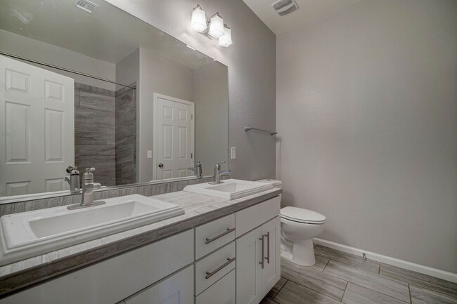 Building Photo - 7636 W Quail Track Dr