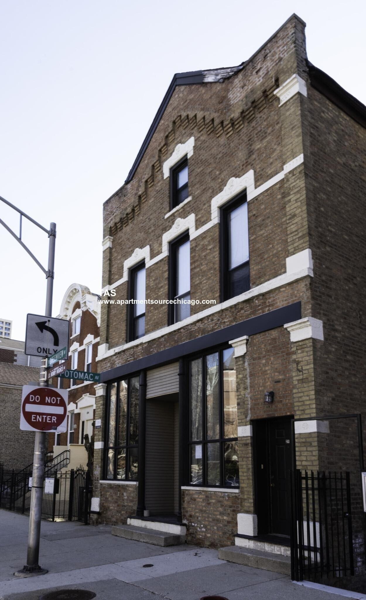 Building Photo - 1260 N Greenview Ave