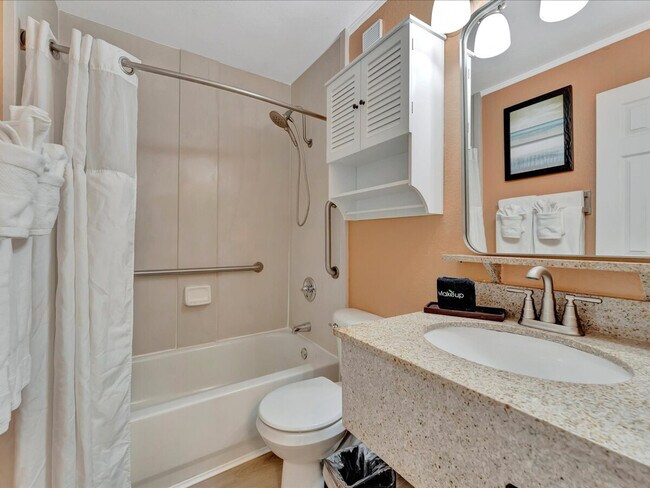 Building Photo - 2506 N Rocky Point Dr