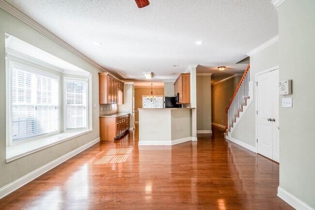 Building Photo - West Hills House 3BR/ 2.5BA, 2 Car garage, primary bedroom on main level