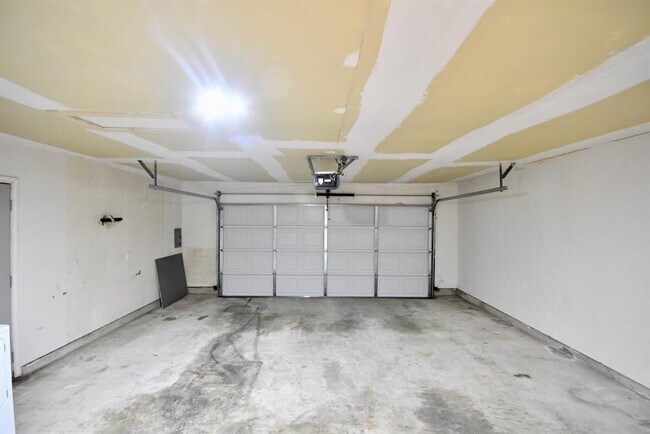 Building Photo - 4404 Basswood Ln