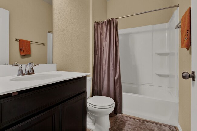 Guest Bath with Walk-in Closet - 9020 Misty Pine Dr