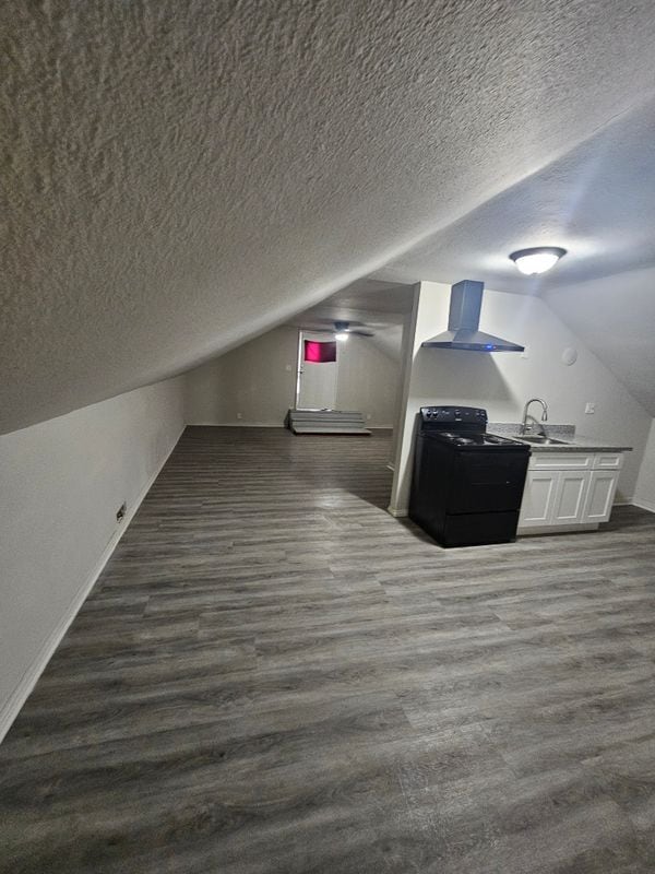 Building Photo - 1410 Lake Rd