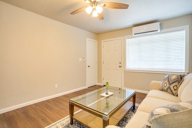 Building Photo - 104 W Reno Rd