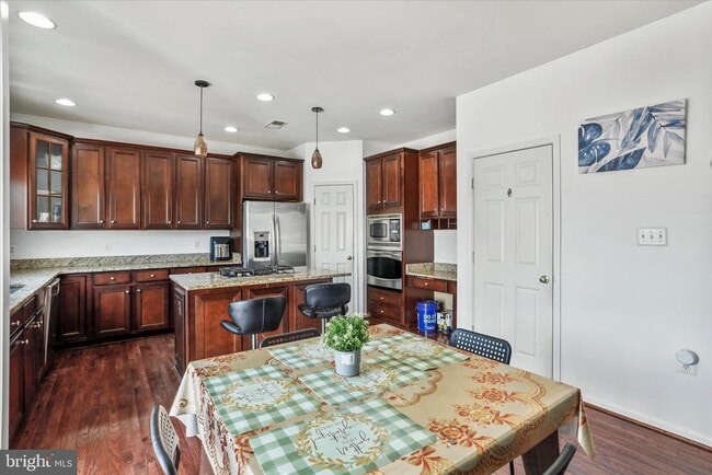 Building Photo - 301 Fontana Cir