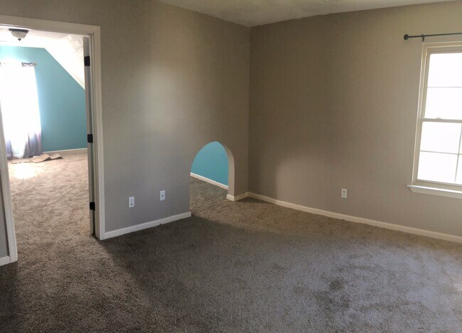 Building Photo - 4 Bedrooms in Exclusive Snowden Grove