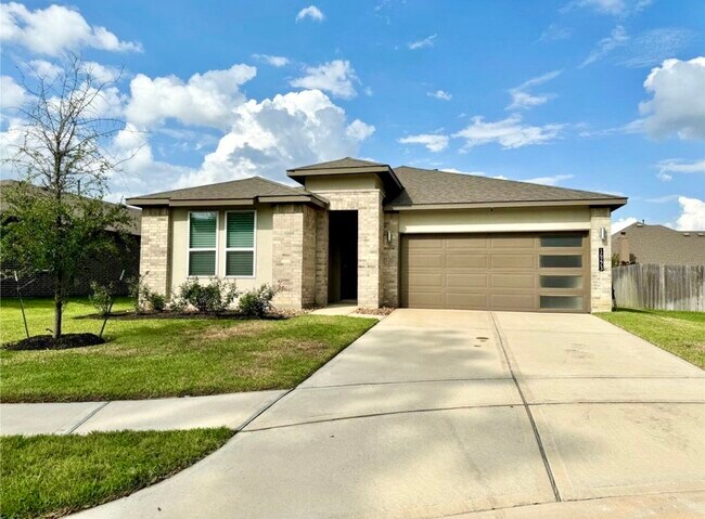 Primary Photo - 14273 Lake Lodge Dr