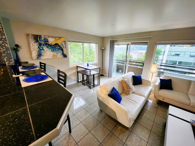 Building Photo - Furnished 2 bedroom Condo with view of Lake Union