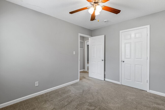 Building Photo - SW - Like New Home! Newer SS Appliances & Cabinets, Ceiling Fans, Blinds, Front Porch and Deck. M...