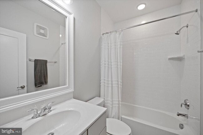Building Photo - 44774 Tiverton Sq