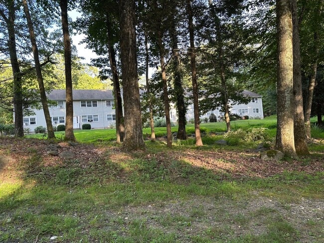 Building Photo - 39 Hop Brook Rd