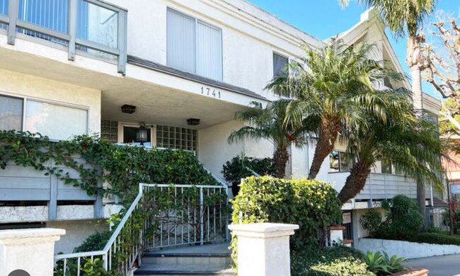 Building Photo - 1741 Granville Ave