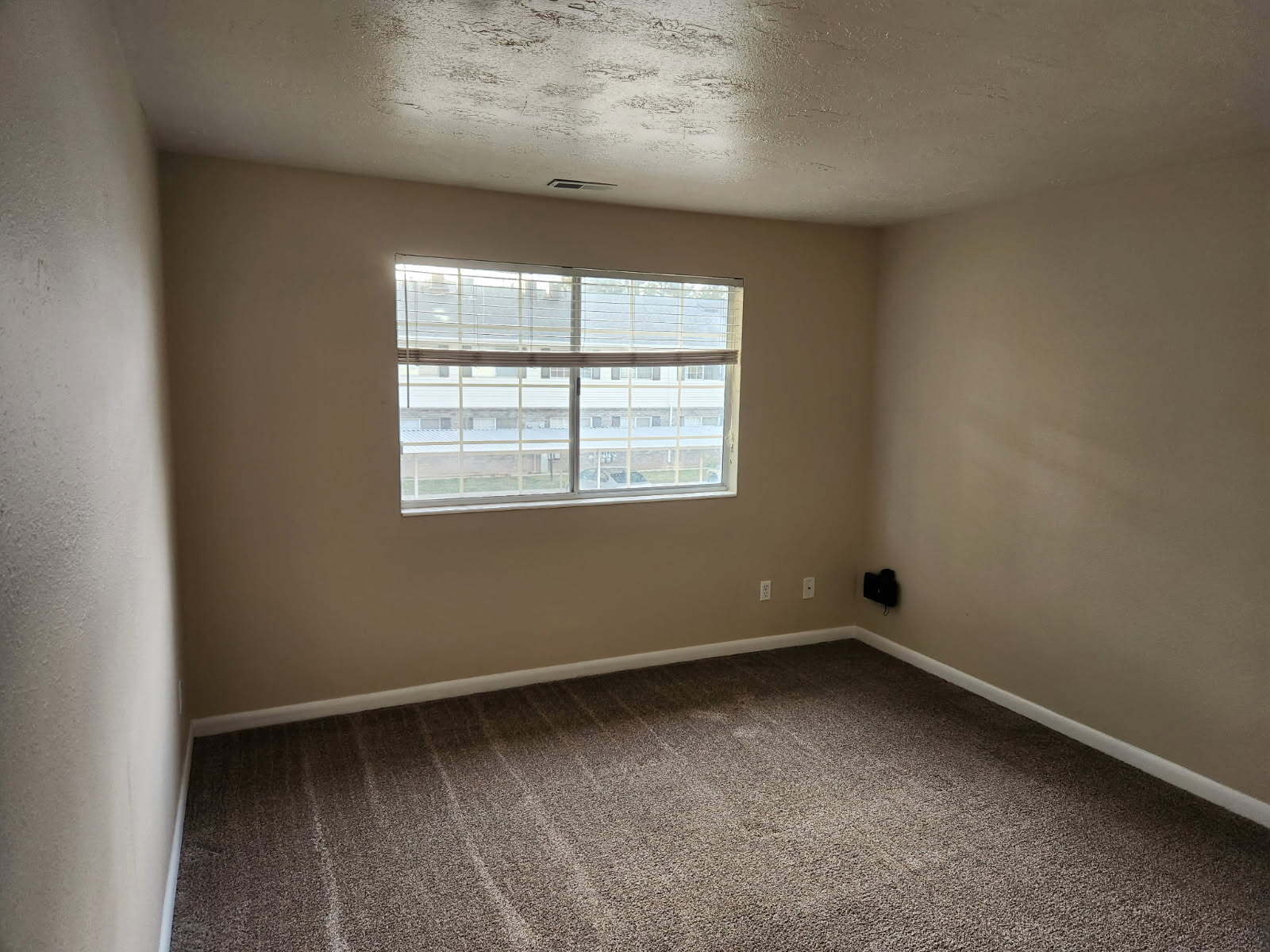 Building Photo - 100 E 600 S