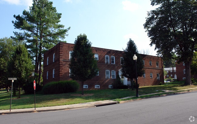 Building Photo - Erdo House