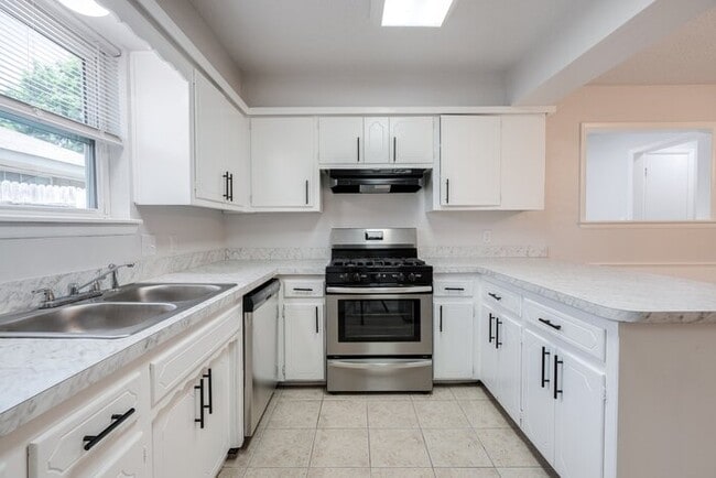 Building Photo - 4713 Newport Dr