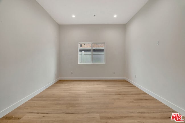 Building Photo - 11108 Norris Ave