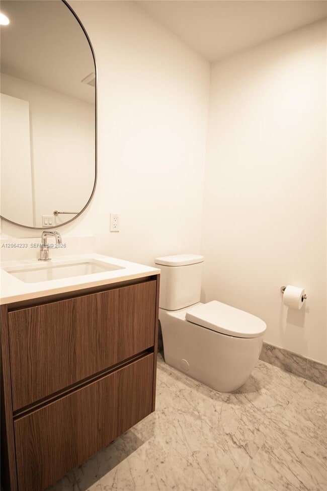 Building Photo - 9221 E Bay Harbor Dr