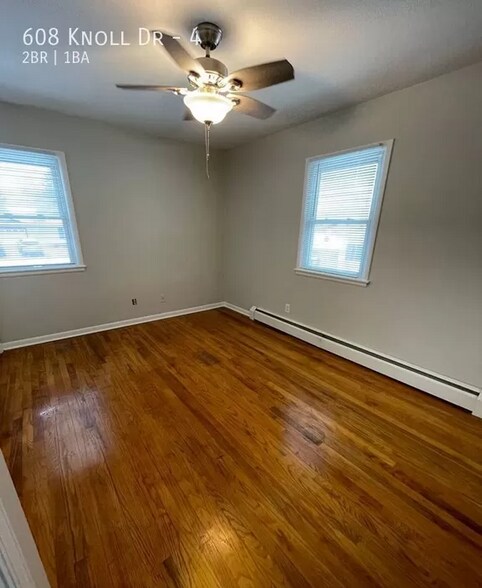 Building Photo - 608 Knoll Dr